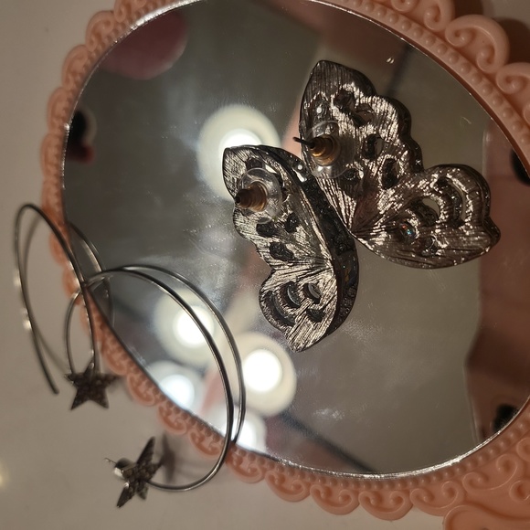#2 PAIRS OF EARRINGS,  HOOPS AND BUTTERFLY 🦋 EARRINGS,  BEAUTIFUL RHINESTONES - Picture 8 of 10